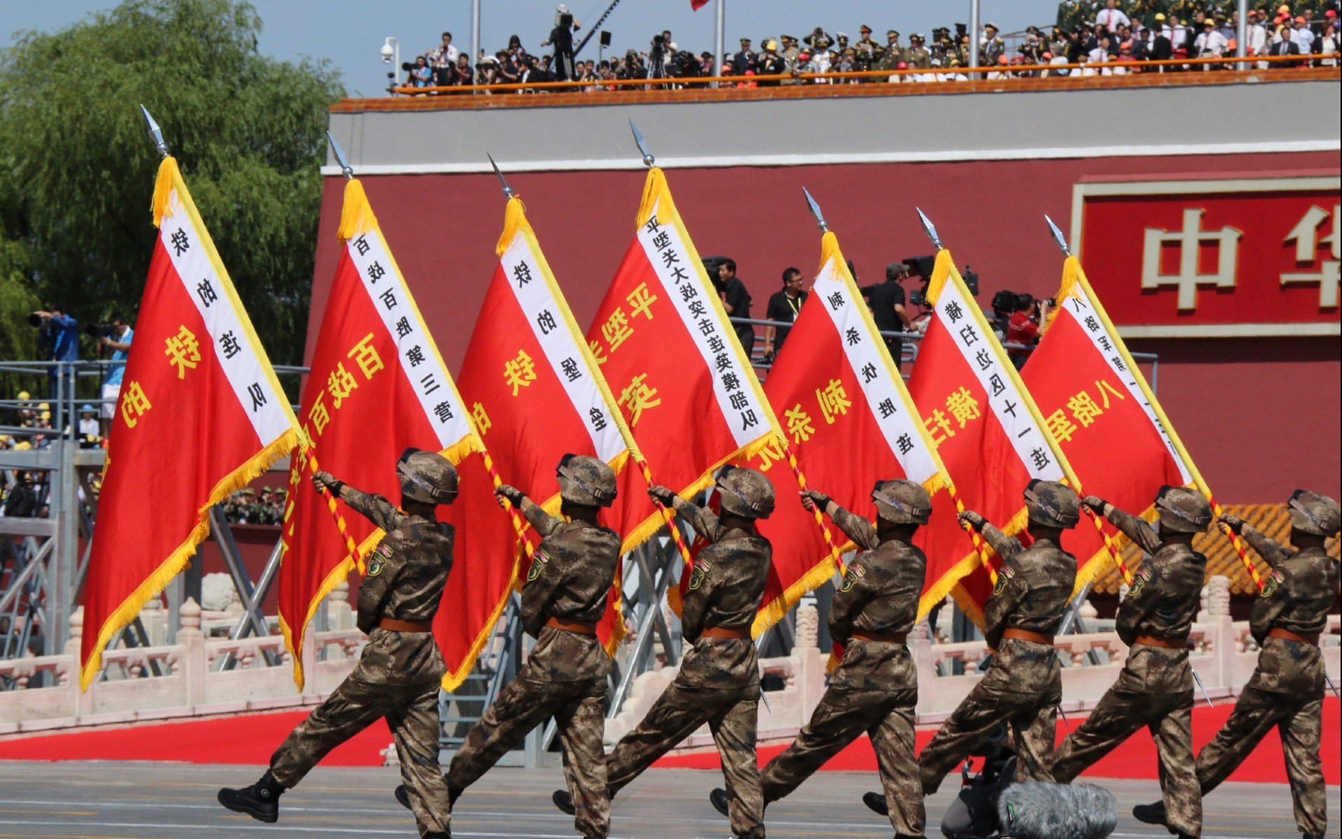 开云 官网 入口-史上最“恐怖”的防守瞬间：蒂伊在对抗重量级大个子时，完美封堵！